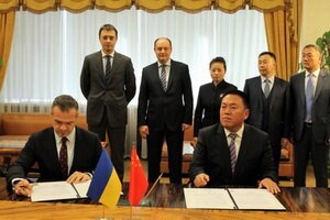 Ремонт доріг. Укравтодор та китайська Xinjiang Communications Construction Group у жовтні 2017 р. підписали 2 контракти на загальну суму 95,8 млн дол. США
