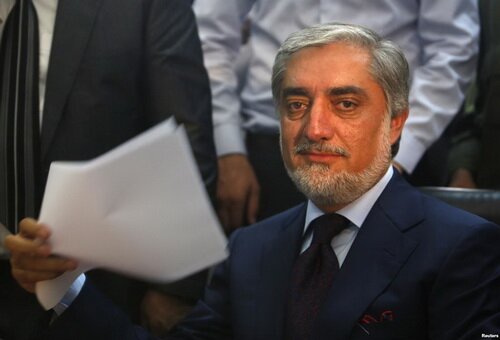 Наполовину етнічний таджик і пуштун Абдулла Абдулла - колишній міністр закордонних справ і кандидат на виборах 2014 року