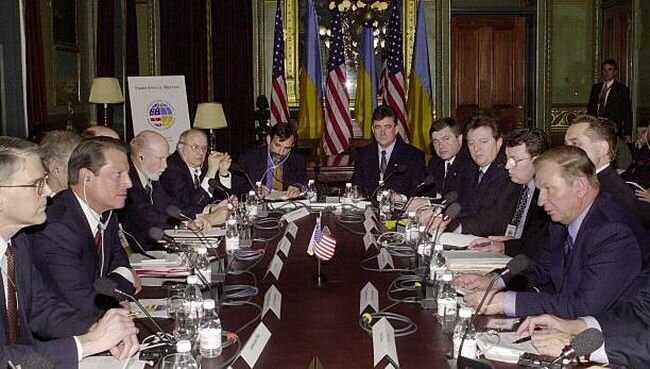 Засідання двосторонньої комісії під головуванням віце-президента США А. Гора та президента України Л. Кучми, 8 грудня 1999 р.