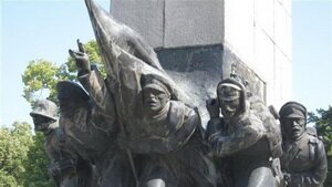  Памятник 3-му Бдинскому пехотному полку на центральной площади в Видине. 100-летие Балканских войн