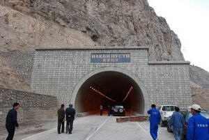 «Туннель дружбы» Китая и Таджикистана на автодороге Таджикистана и Узбекистана