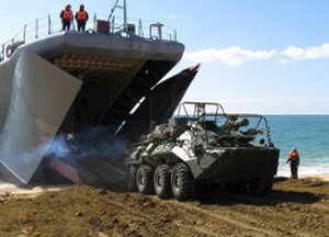 Погрузка КШМ Р-145БМ «Чайка» на большой десантный корабль