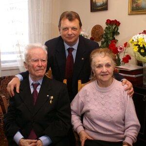 С легендарным разведчиком Евгением Березняком — майором Вихрем и его супругой