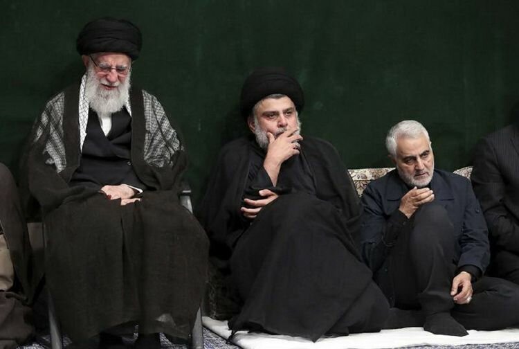 Верховний лідер Ірану аятола Алі Хаменеї, лідер іракських шиїтів Муктада ас-Садр і командувач Силами спеціальних операцій «Кодс» КВІР ІРІ генерал Касем Сулеймані